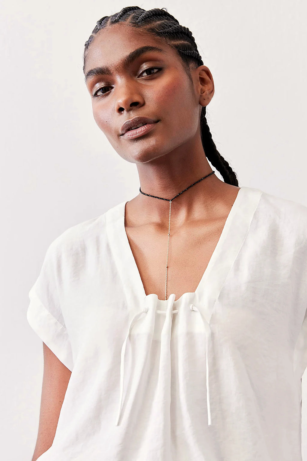 Adjustable cinched neckline detail