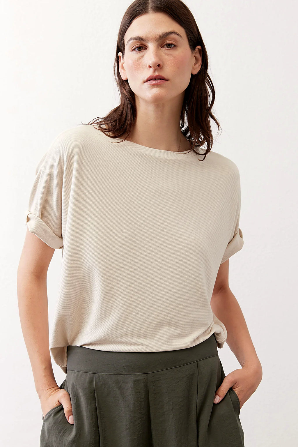 Rounded neckline detail