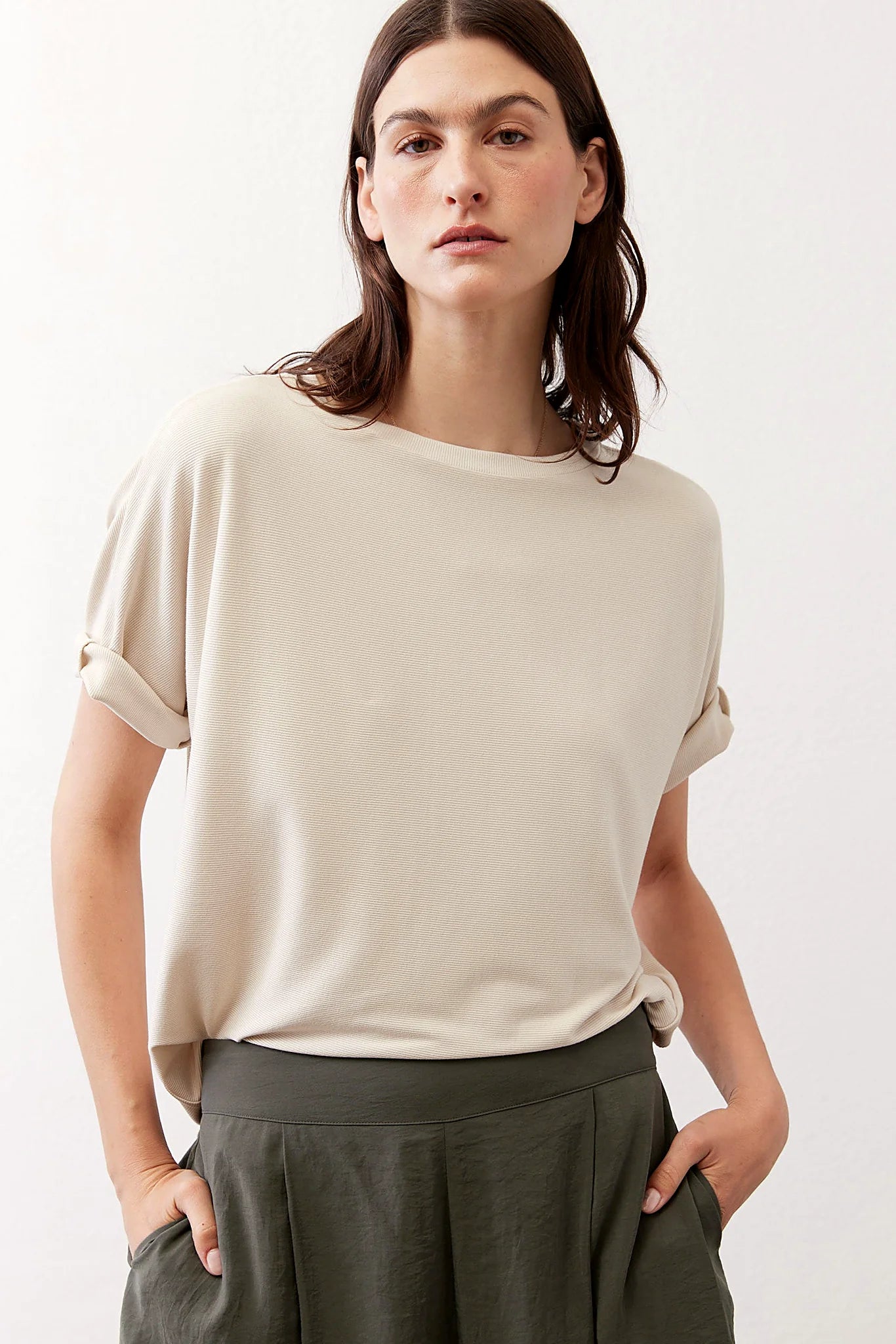 Rounded neckline detail