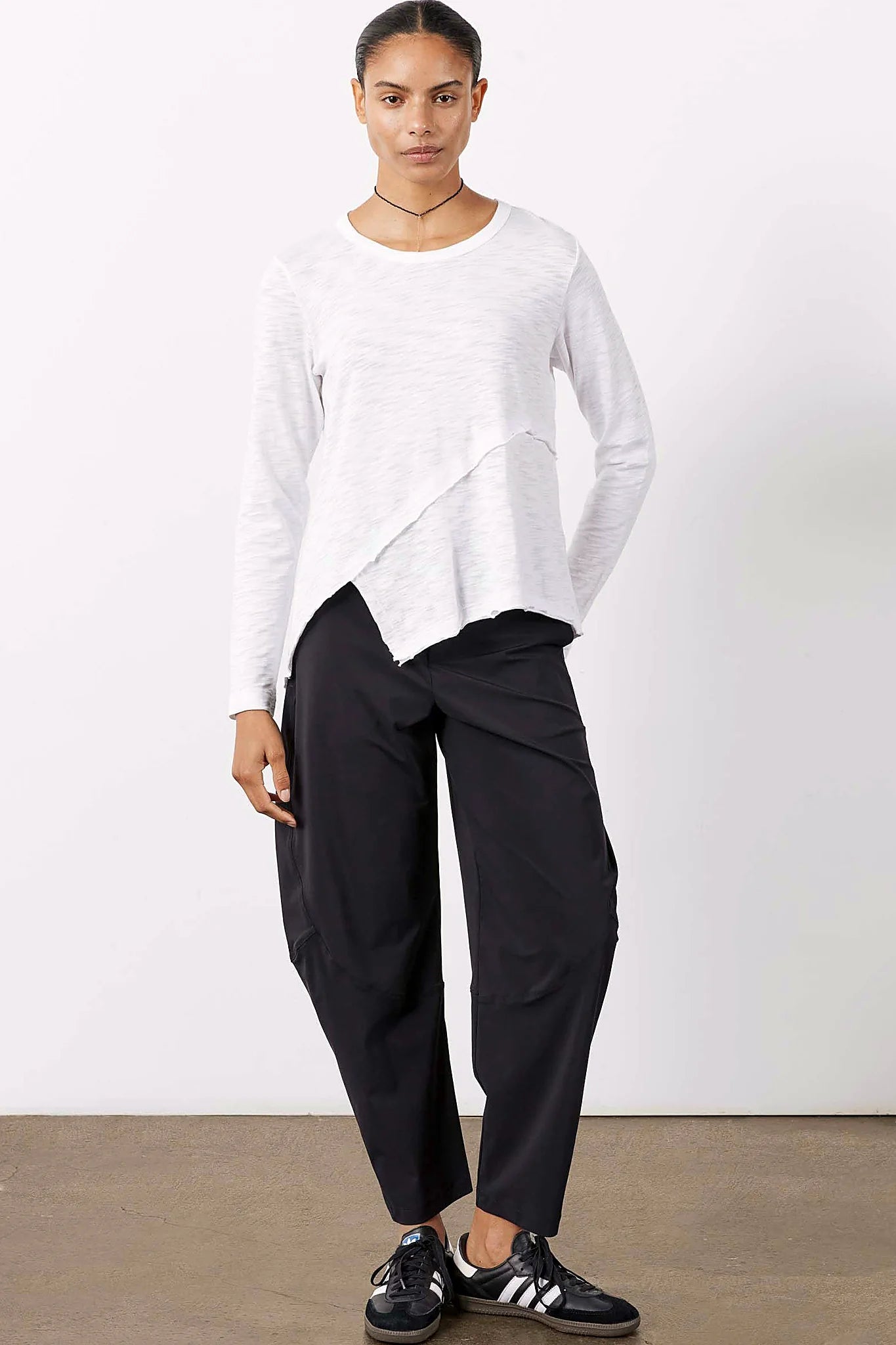 The diagonal hemline of the top