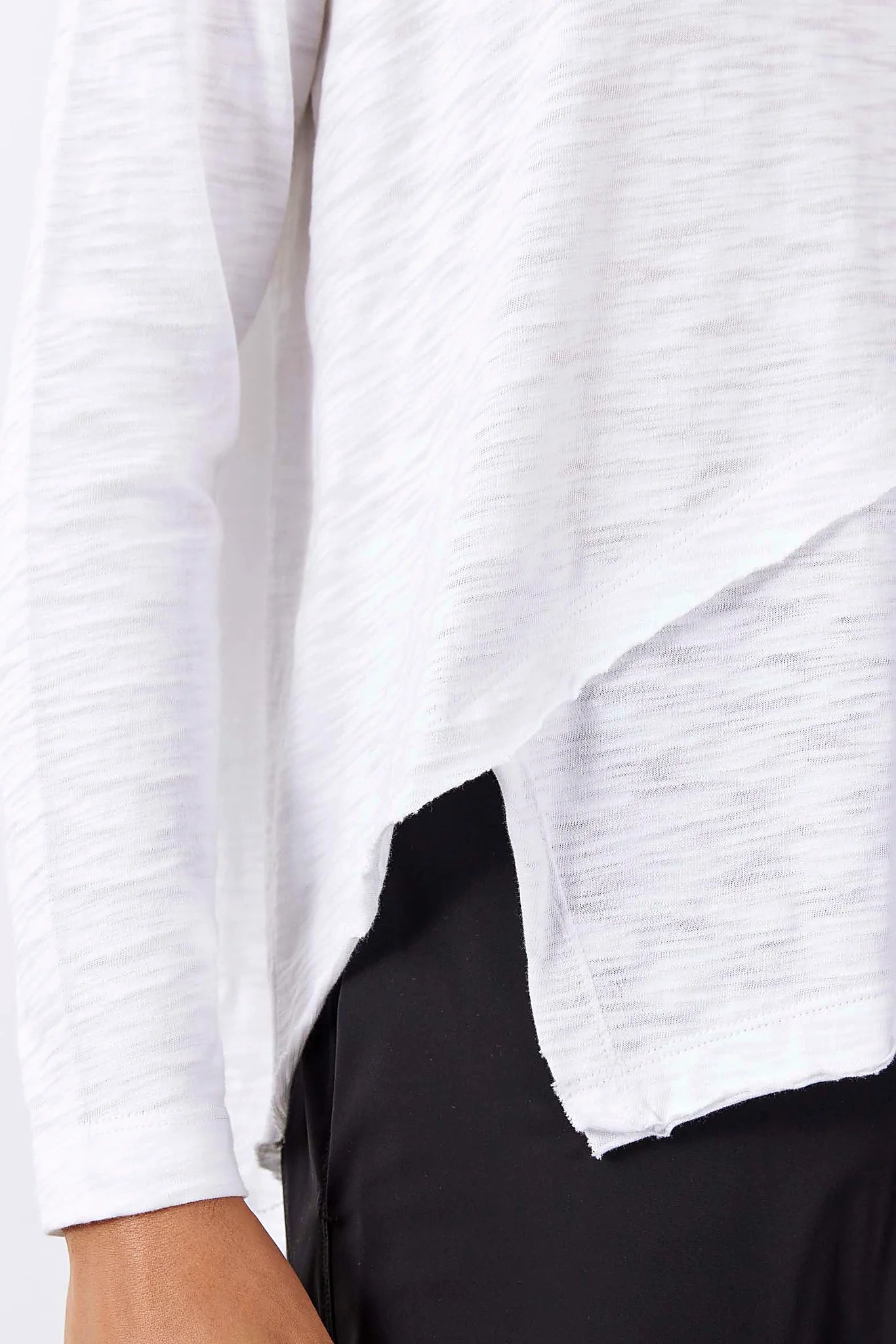 Round neckline detail