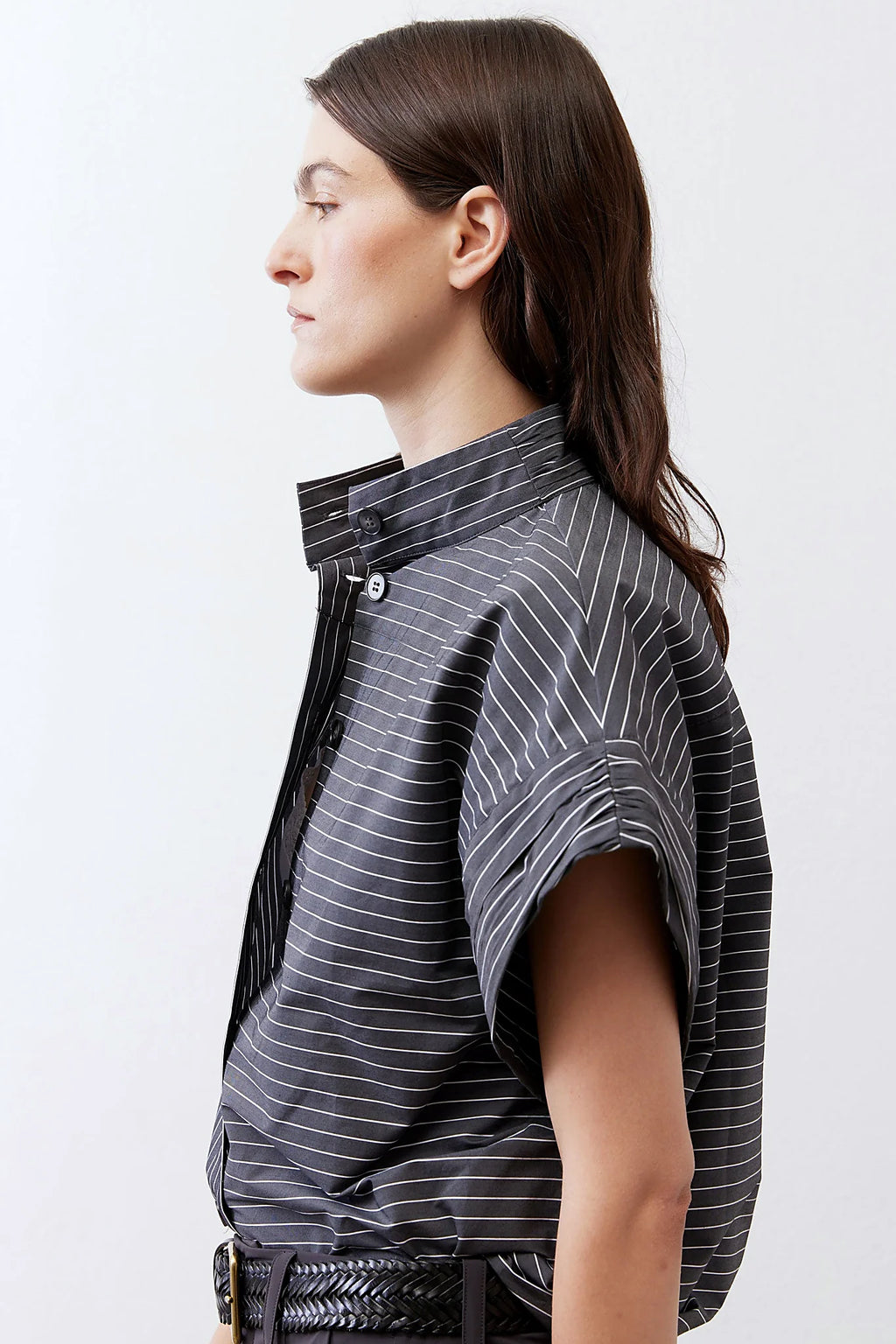 Stand collar at the neckline