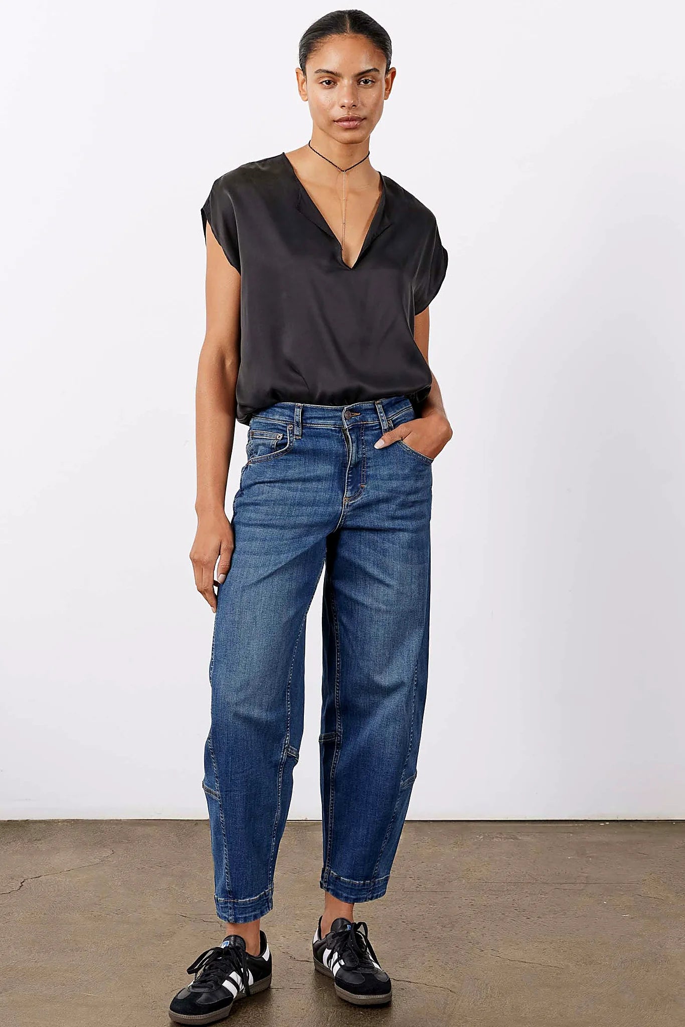 Drapey sleeve falling from the shoulder
