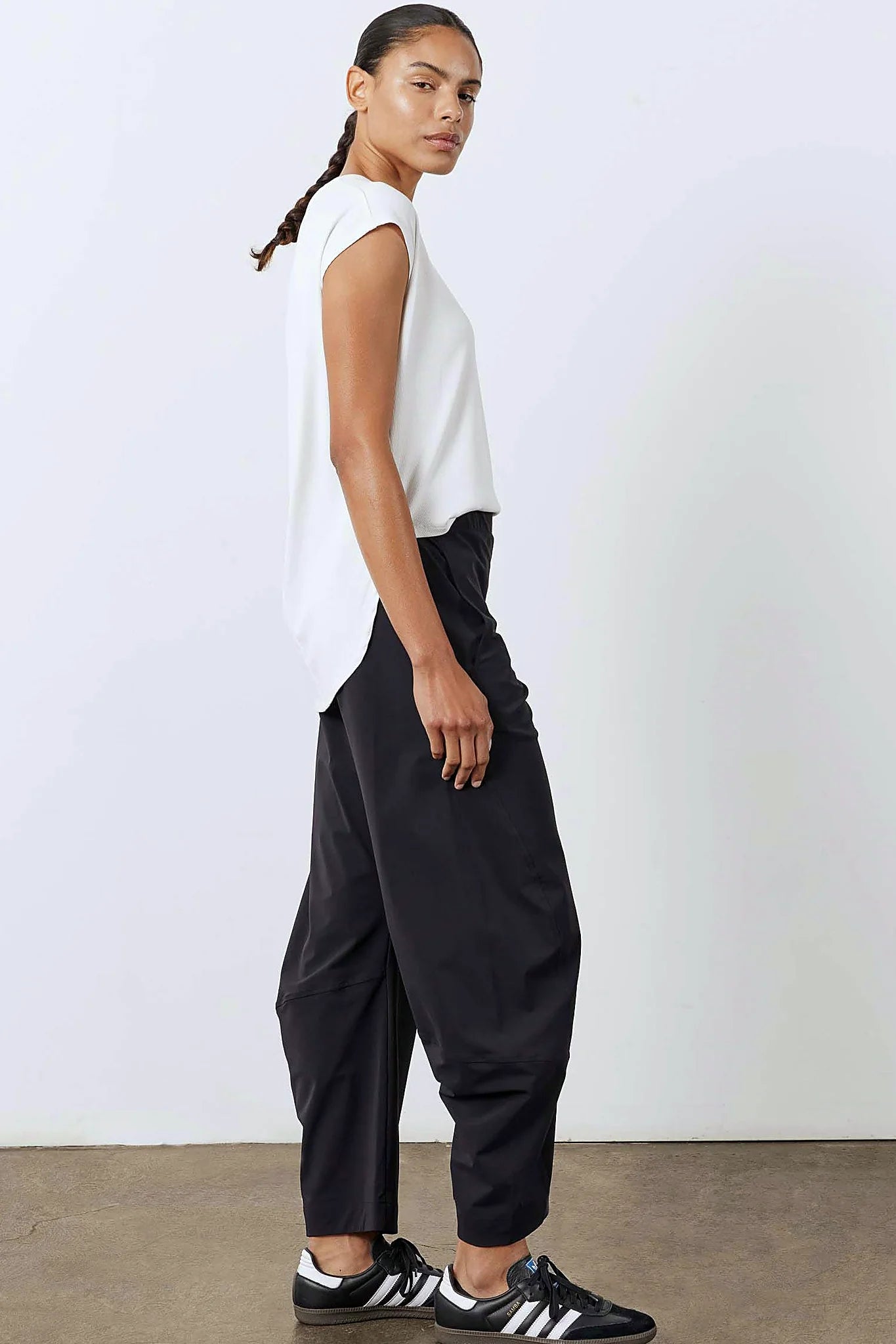 The relaxed barrel-leg drape and ankle-length hem