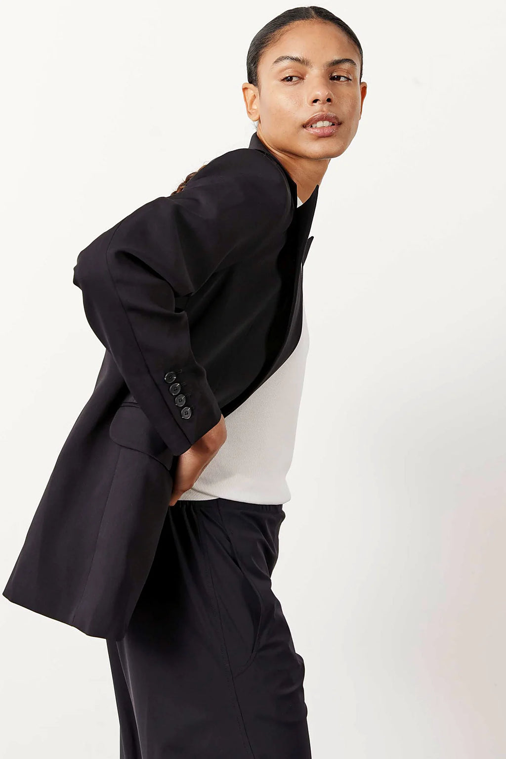 Standard lapel with the breast pocket detail