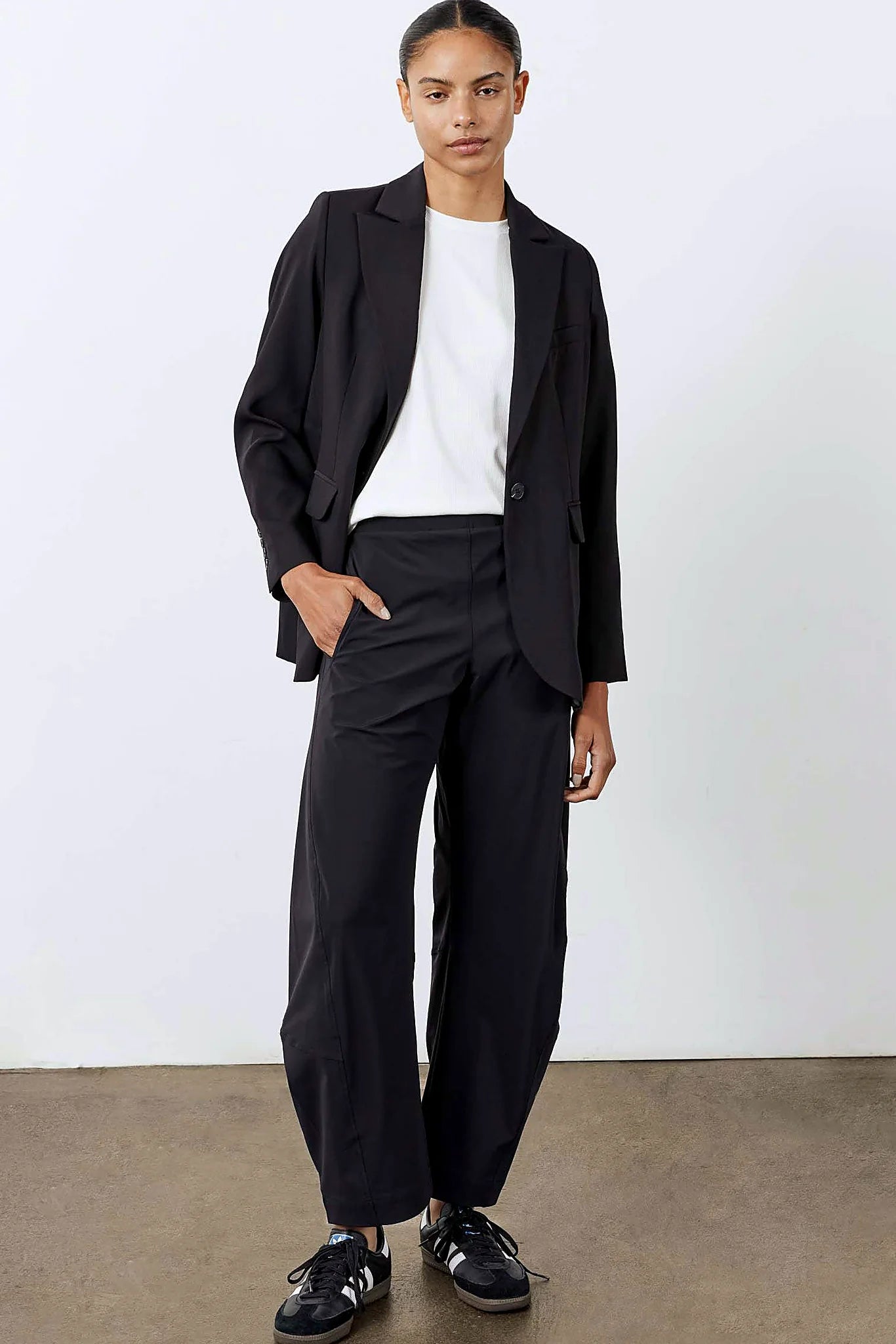Side pockets and the regular body length