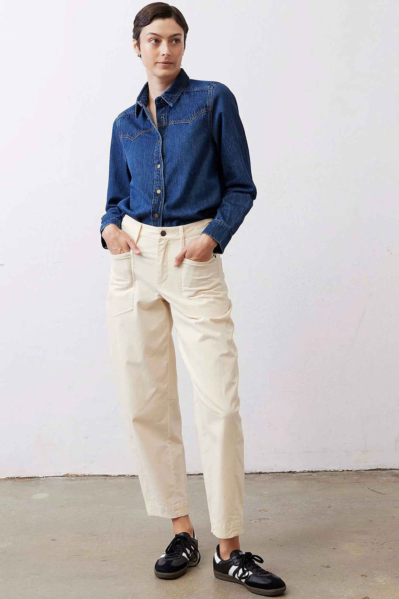 The above-ankle hem of the slouchy trousers