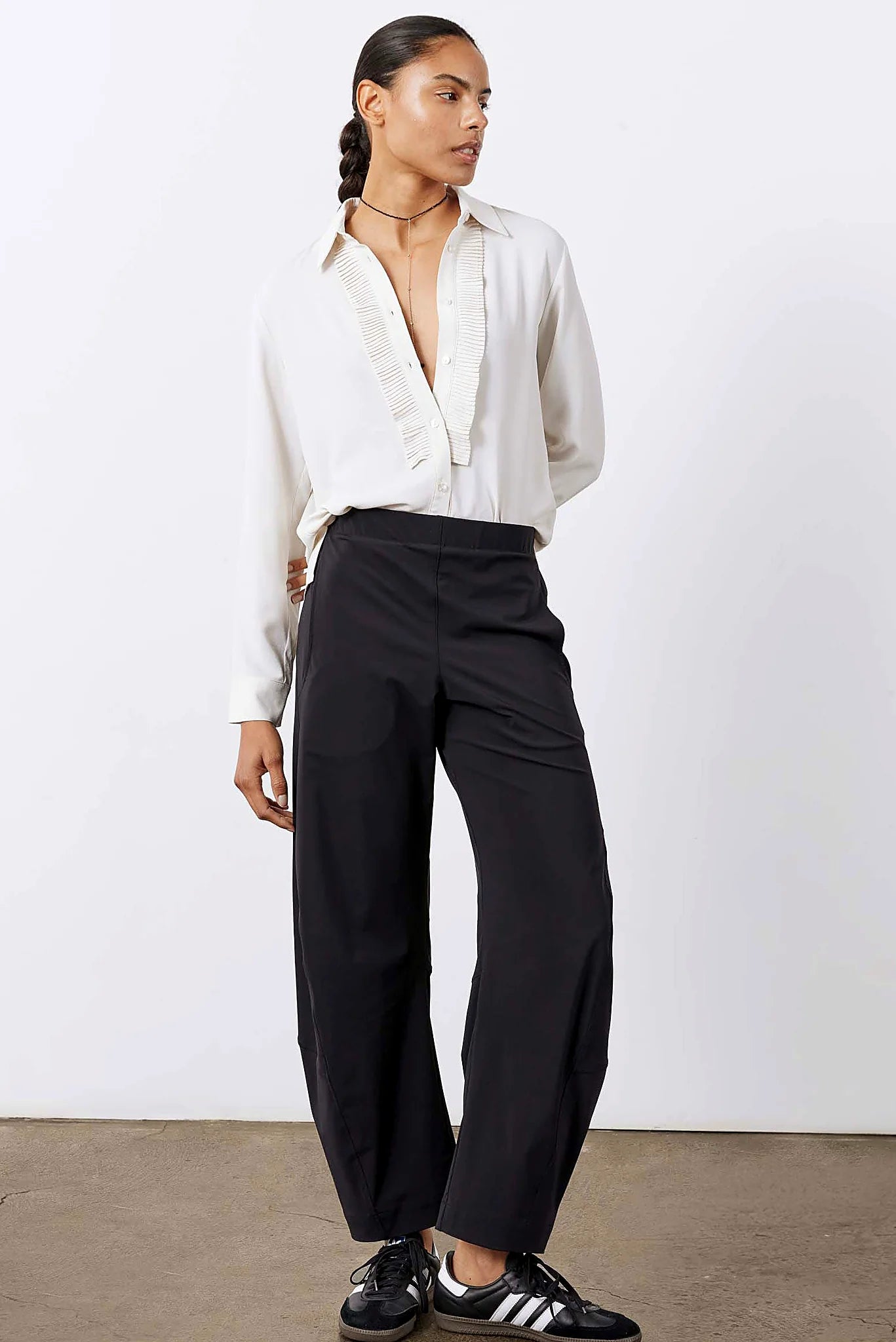 Cuffed sleeve with its button detail