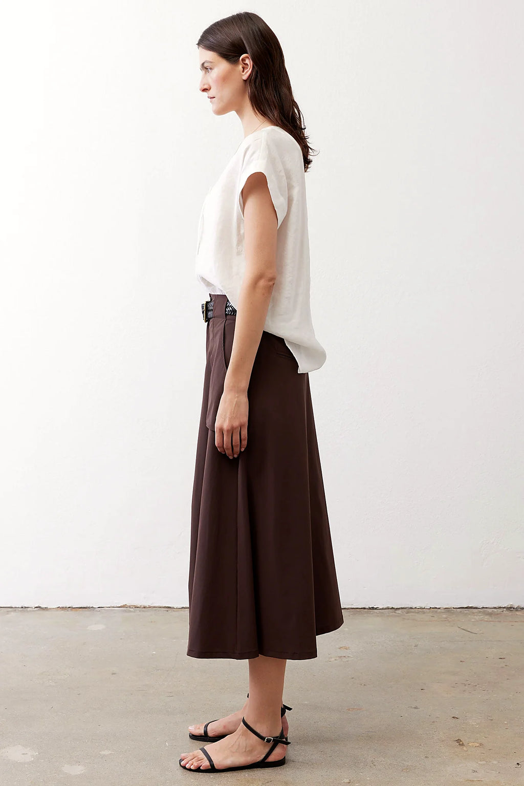 Button closure at the waist