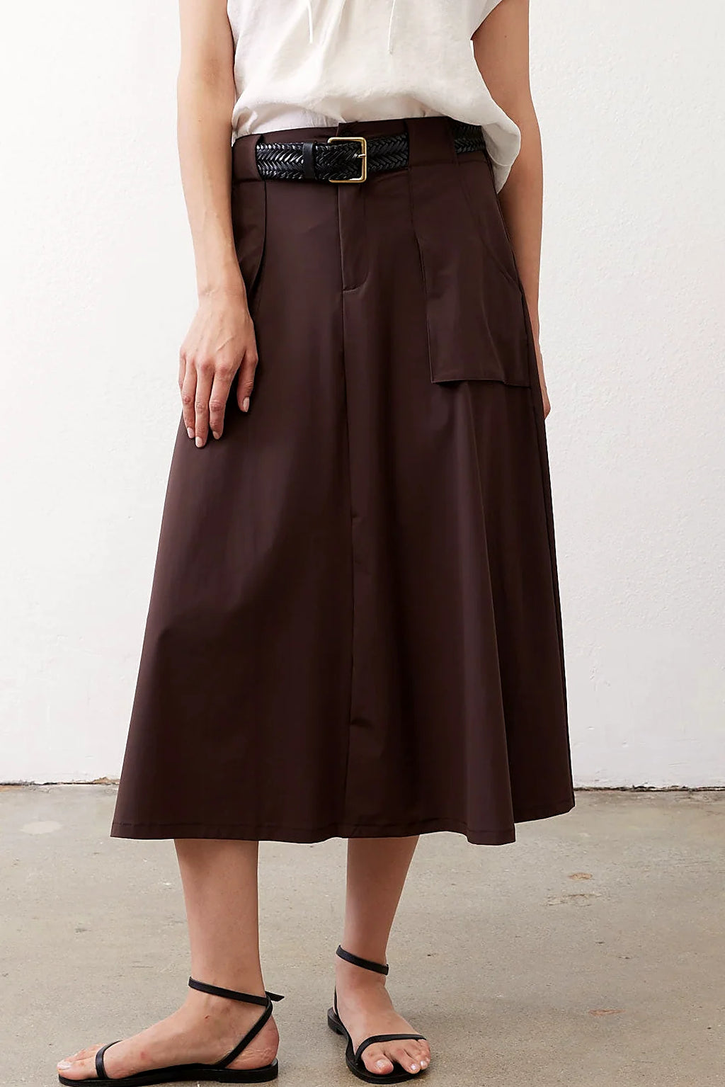 Working front pocket detail on the skirt