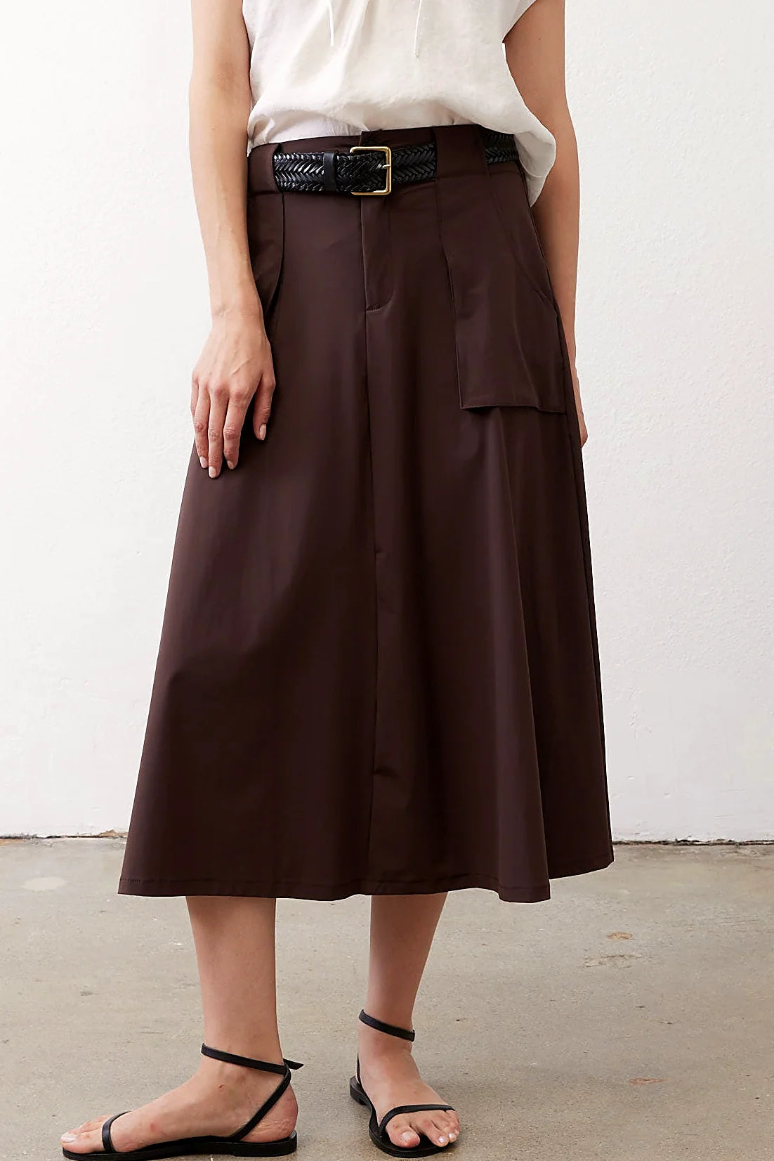 Working front pocket detail on the skirt