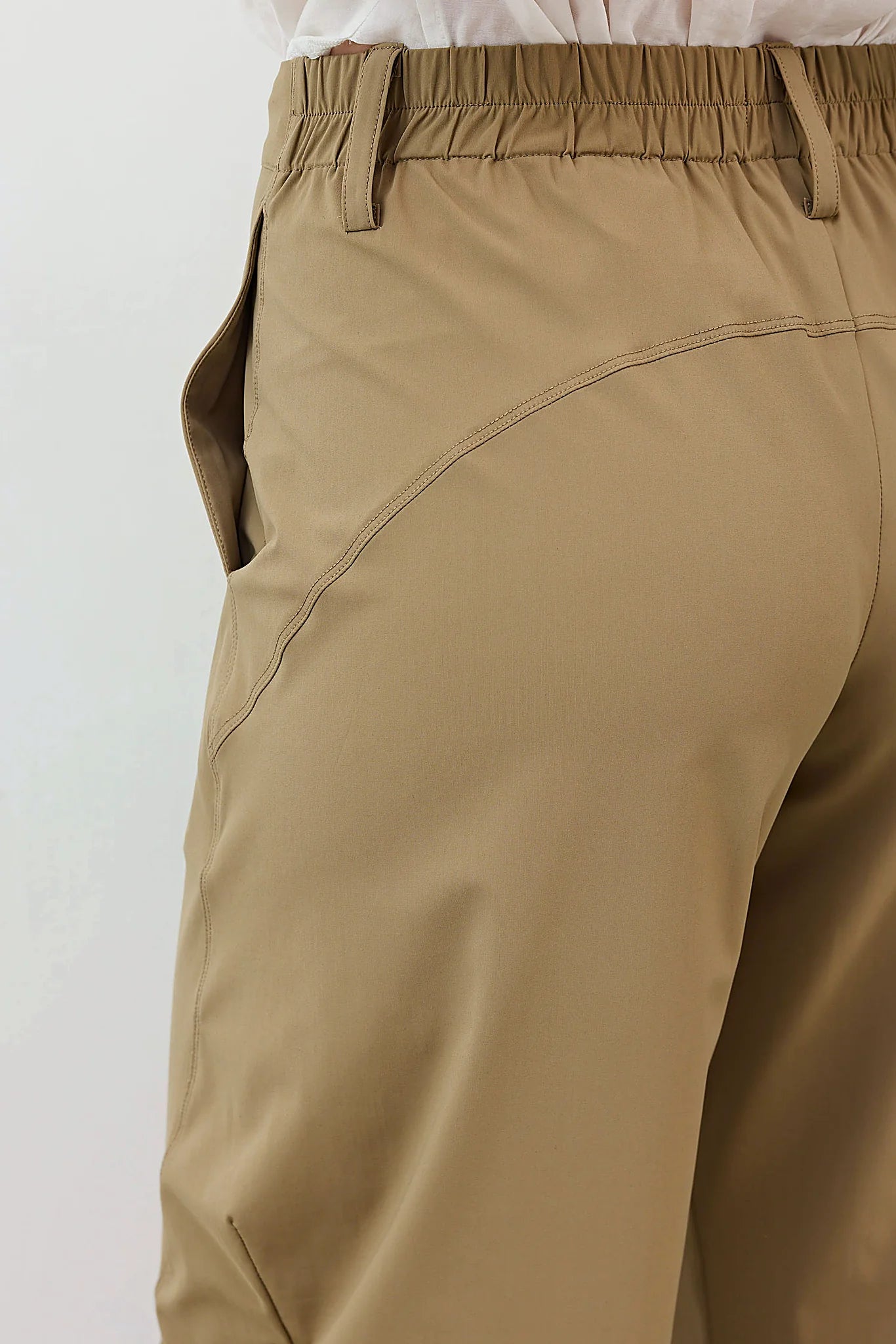 The relaxed fall of the lightweight fabric
