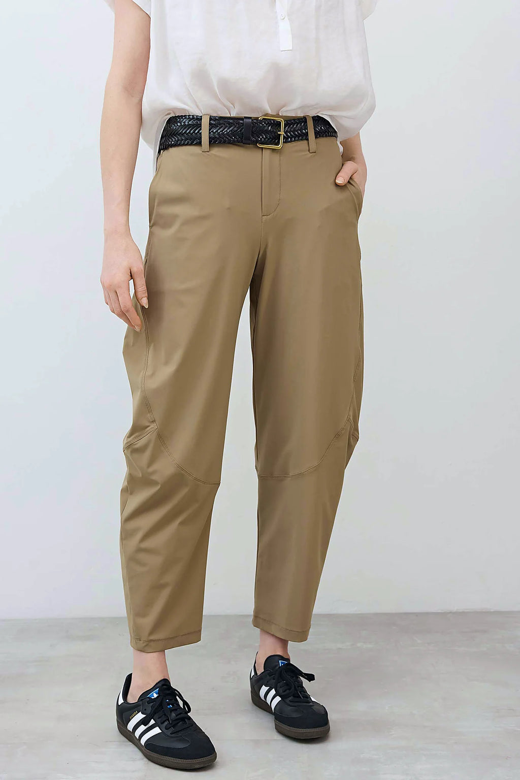 Side pocket cut cleanly into the seam