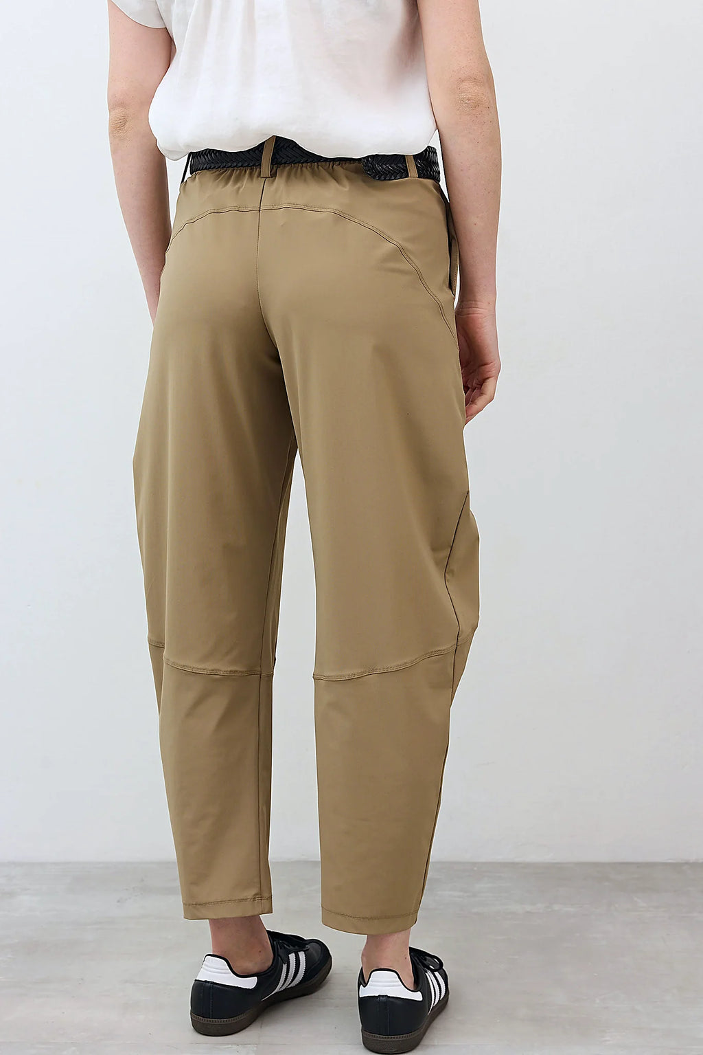 The tapered leg and above-ankle hem