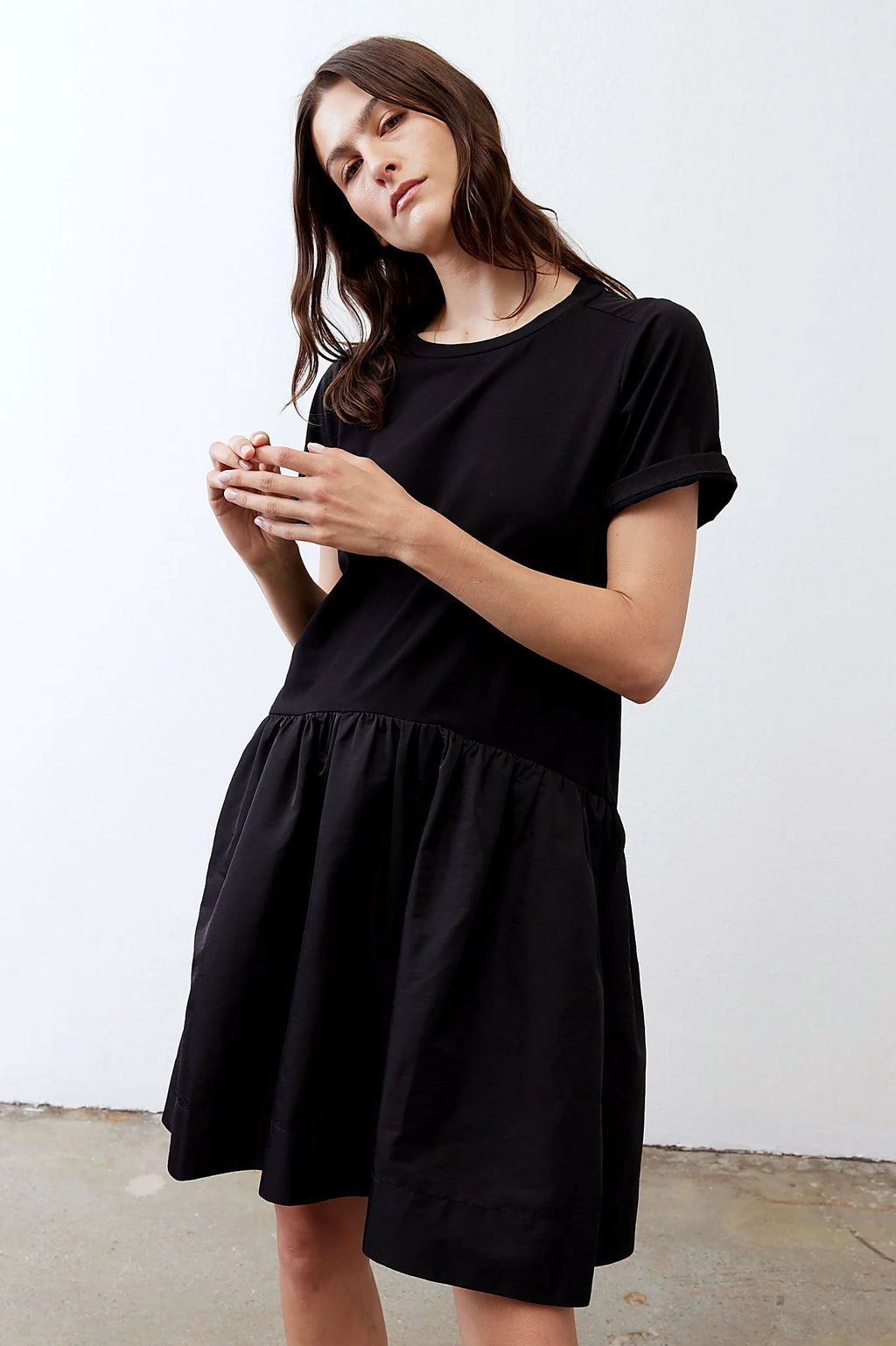 Side pocket set into the seam