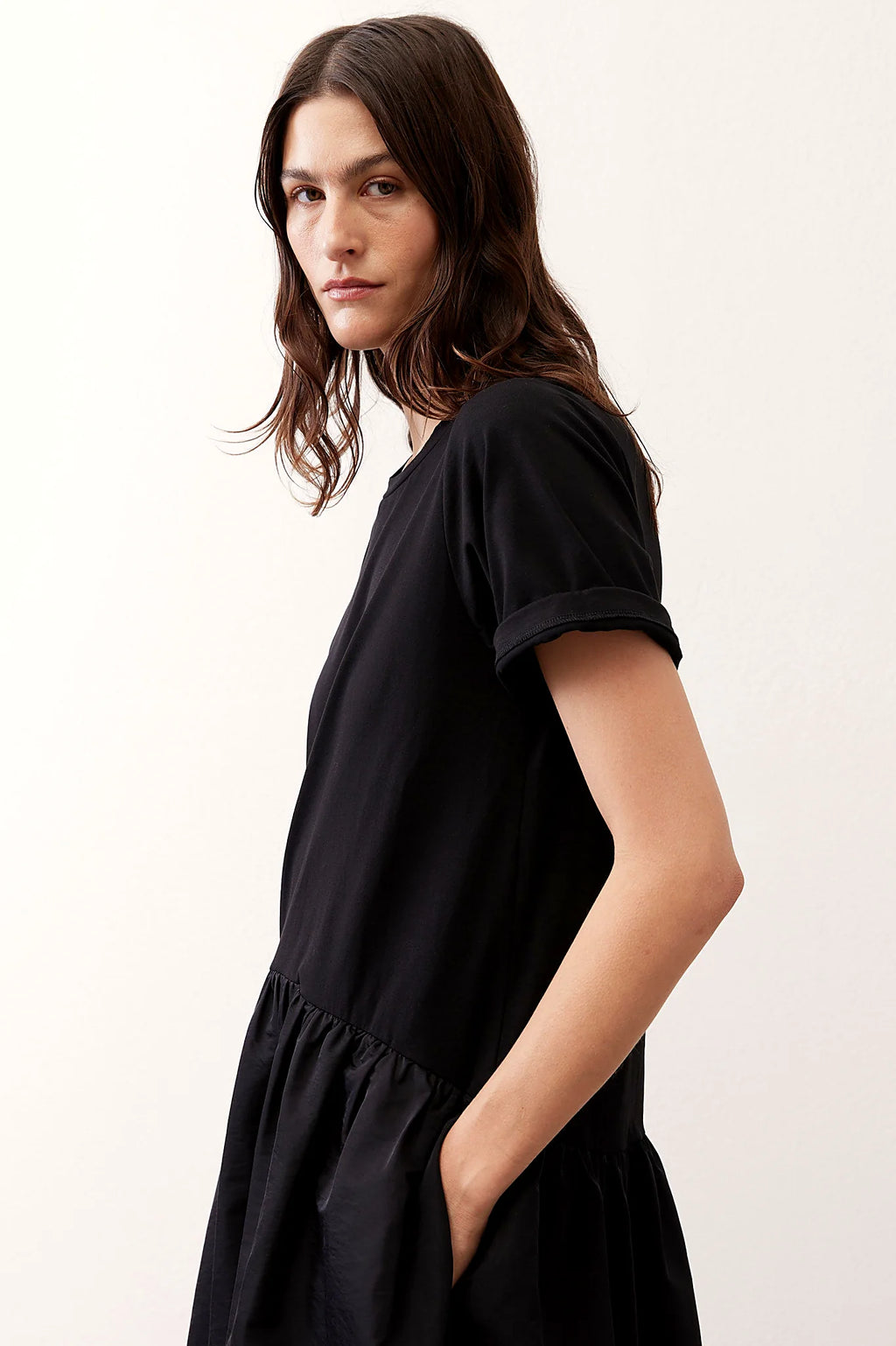 Crew neckline and cuffed short sleeve