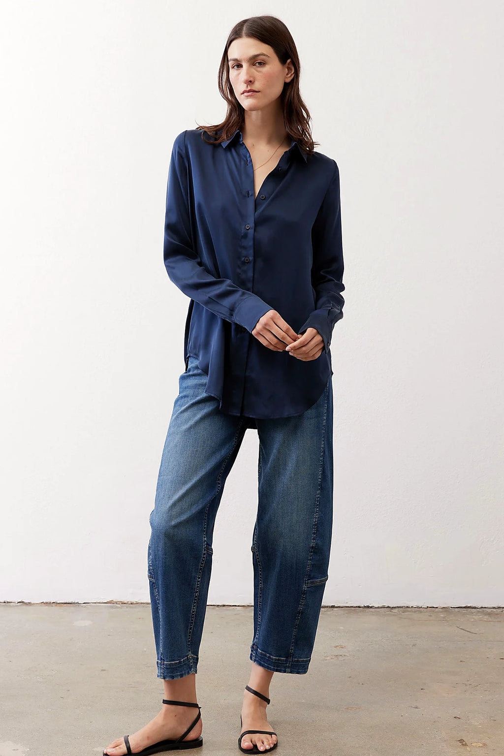 Single chest pocket on the silk shirt