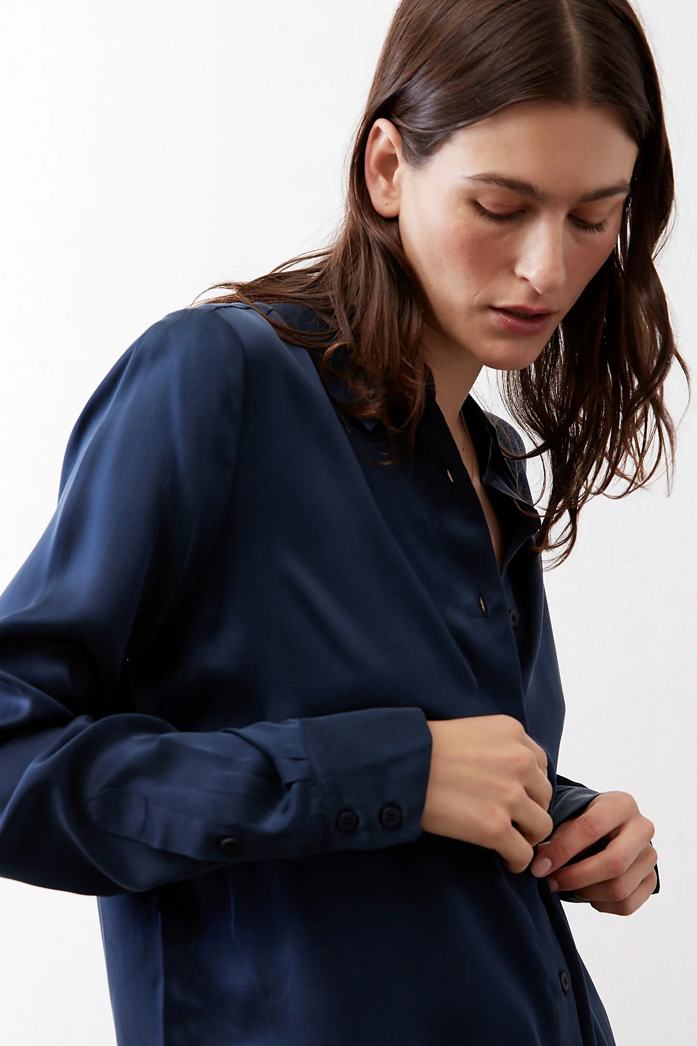 Point collar and button front detail